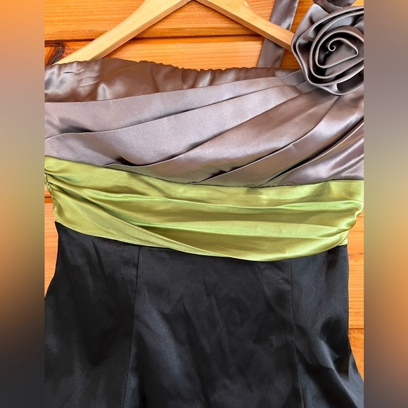 Speechless Gray Green One Shoulder Mini Party
Formal Dress 11 - Picture 4 of 5